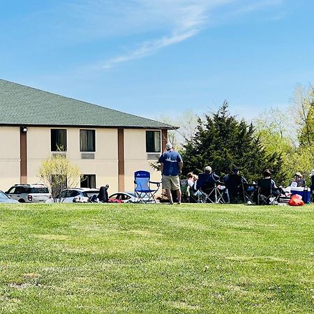 Pinckneyville Inn And Suites מראה חיצוני תמונה